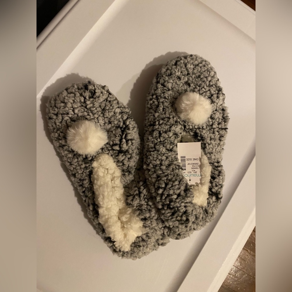 💚3 for $10💚 NWT Fuzzy Bootie Slippers with Grip Soles